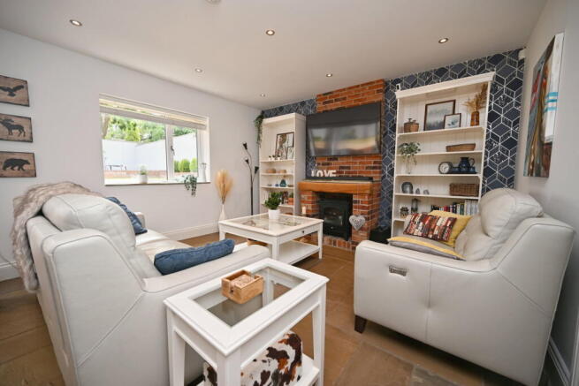 6 bed Detached for sale Image 8
