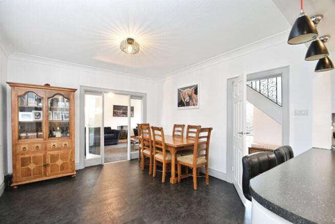 5 bed Detached for sale Image 6