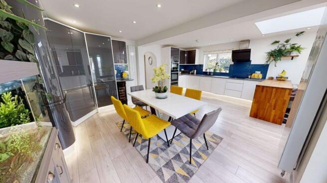 KITCHEN/LOUNGE/DINING ROOM