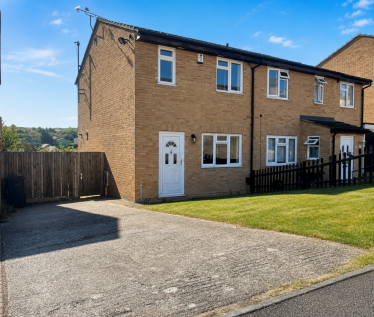 Excellent condition and great parking in Shanklin Close, Walderslade, ME5 7QL