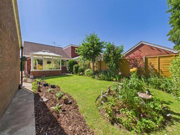 2 bed Semi-Detached Bungalow for sale Image 10