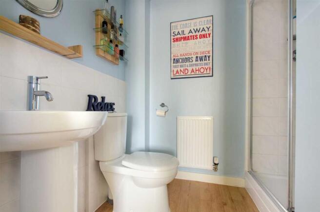 Ensuite to Bed 2