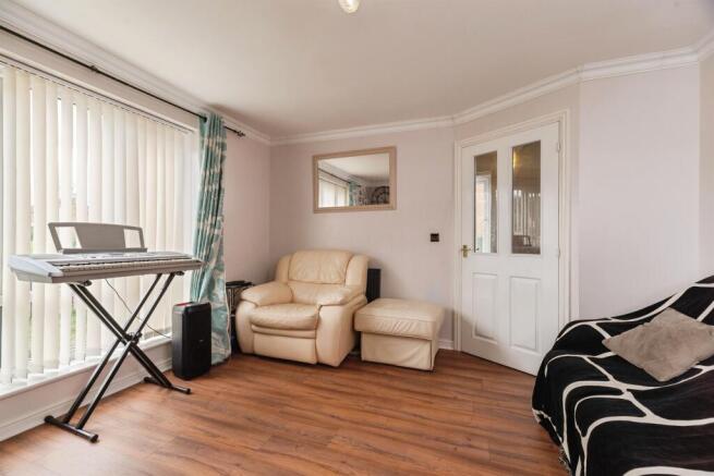 4 bed Detached for sale Image 4