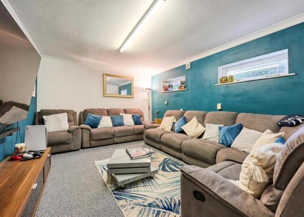 46 Lyndhurst Road-04.jpg