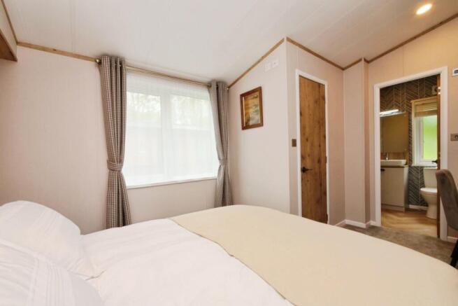 2 bed Park Home for sale Image 10