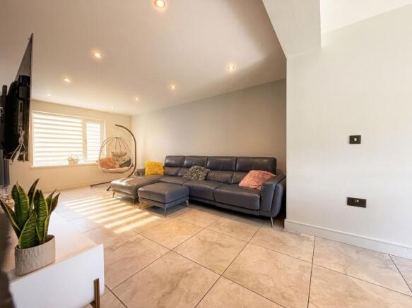 3 bed Semi-Detached for sale Image 4