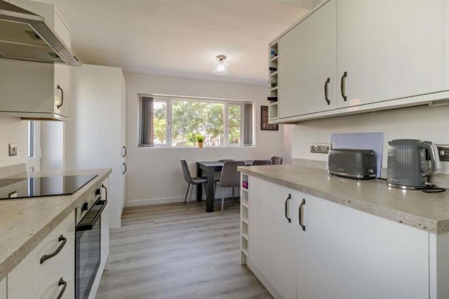 3 bed Semi-Detached for sale Image 5