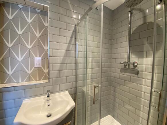 Bedroom 6 Ensuite