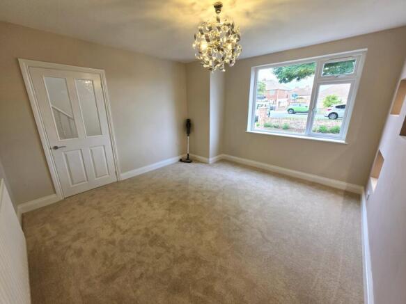 3 bed Semi-Detached to rent Image 8