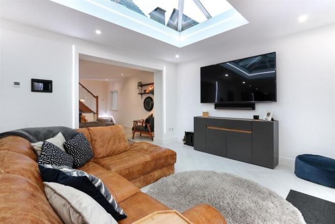 Living Room3.jpg