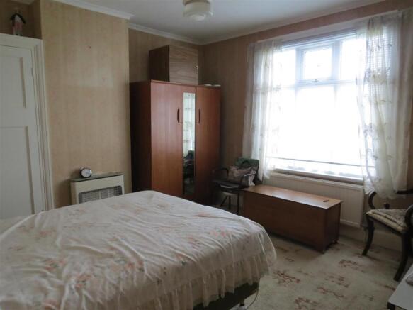 Double Bedroom: