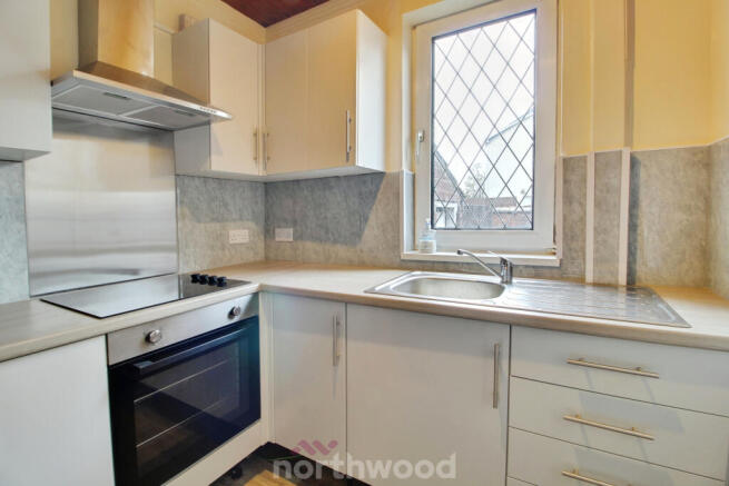 2 bed Terraced to rent Image 3