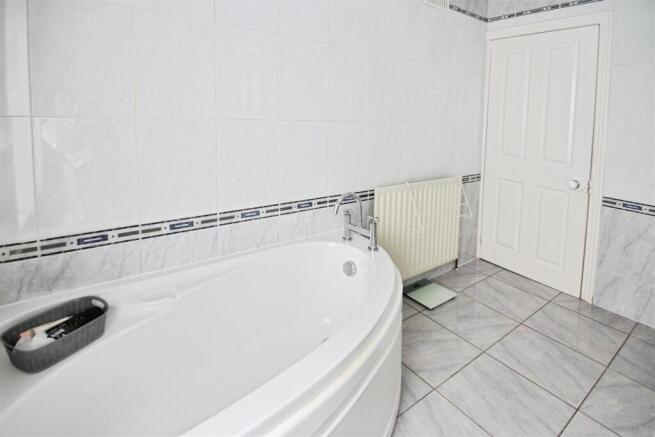 4 bed Terraced for sale Image 12