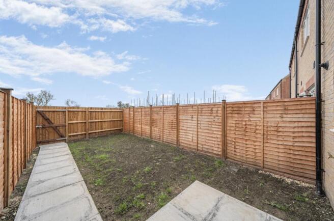 1373801-10-6903ab79ad1f7