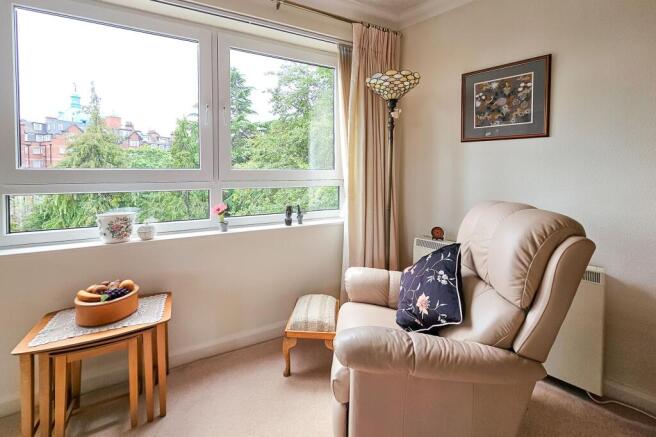 3 bed Flat for sale Image 7
