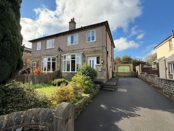 3-bed semi-detached on Grasscroft Road, Honley, Holmfirth, HD9, £275,000