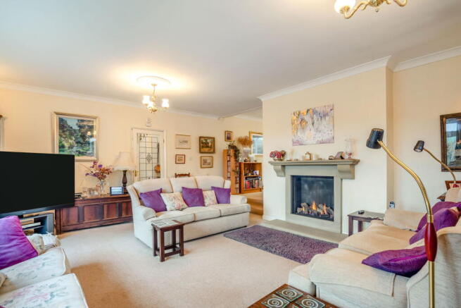 5 bed Detached for sale Image 5