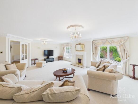 4 bed Semi-Detached for sale Image 3