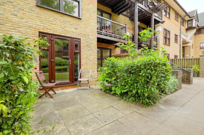 Viaduct Road, Ware, SG12 photo 4