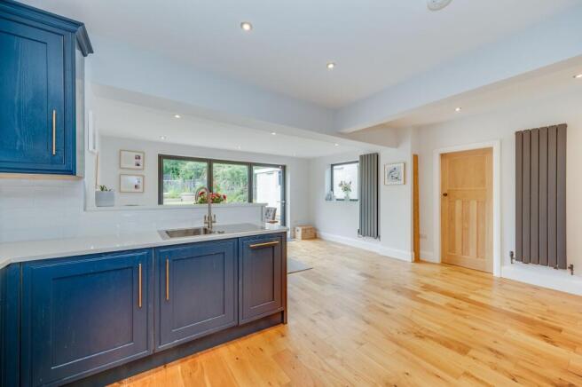 3 bed Semi-Detached for sale Image 8
