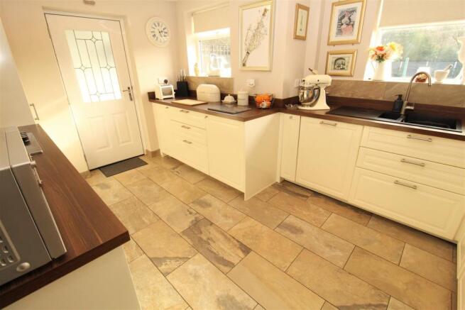 Kitchen4.JPG