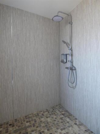 GROUND FLOOR WET ROOM