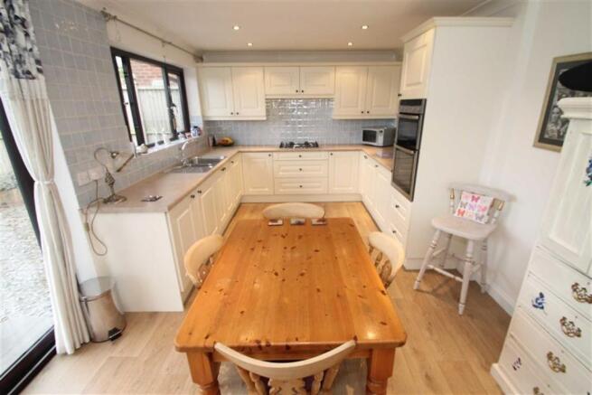 KITCHEN/DINER