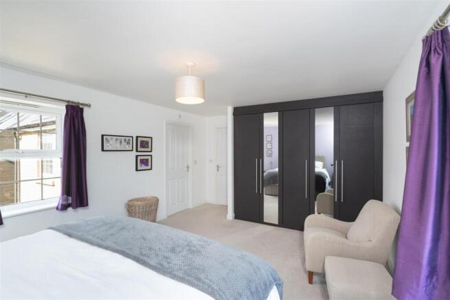4 bed Detached for sale Image 8