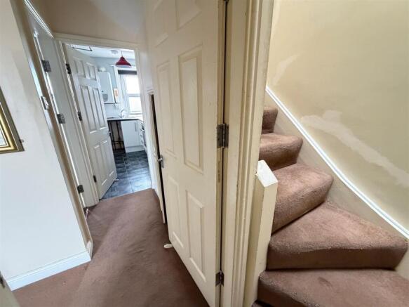 2 bed Apartment to rent Image 7
