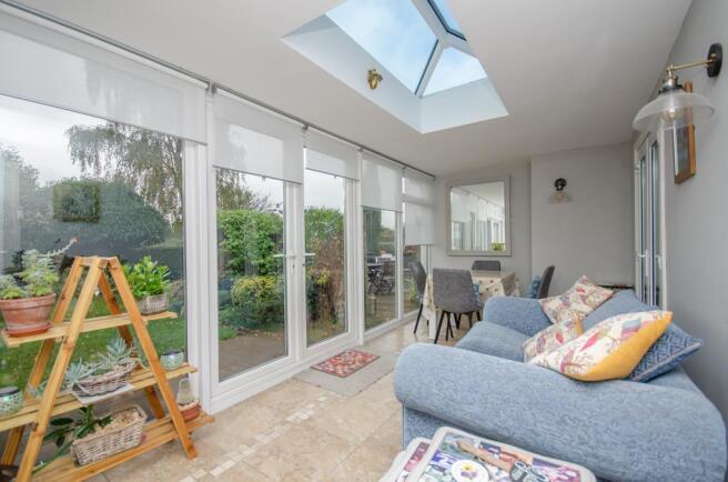 Sun room pic 2.jpg