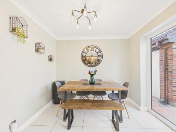 4 bed Semi-Detached for sale Image 12