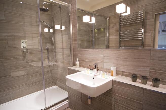 Cottage Apt: Groom's Room