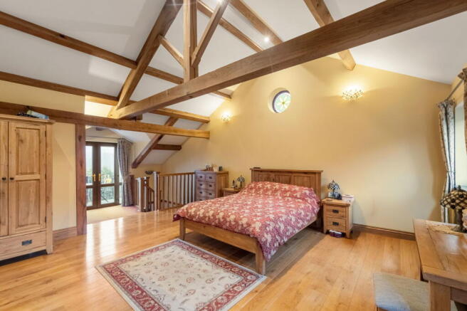 5 bed Detached for sale Image 11