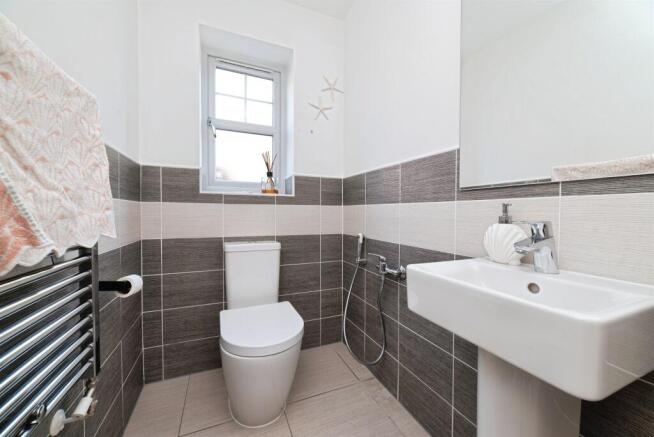 4 bed Detached for sale Image 8