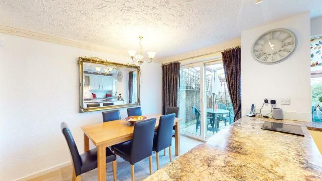 KITCHEN/DINING ROOM