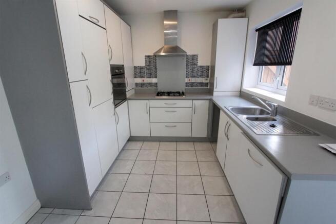 Kitchen (2).JPG