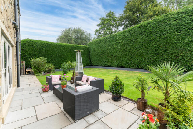 6 bed Detached for sale Image 4