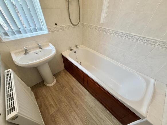 2 bed Semi-Detached Bungalow for sale Image 6