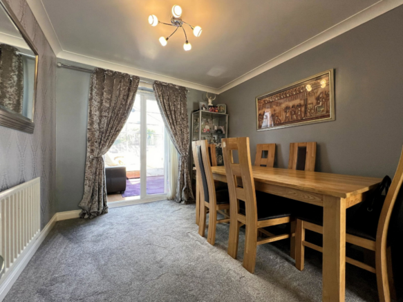 6 bed Detached for sale Image 4