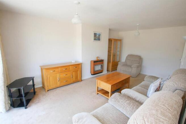 LOUNGE/ DINING ROOM