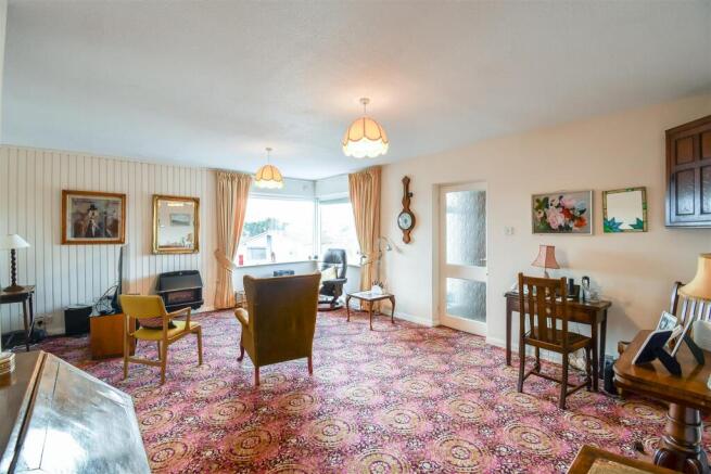 LIVING/DINING ROOM
