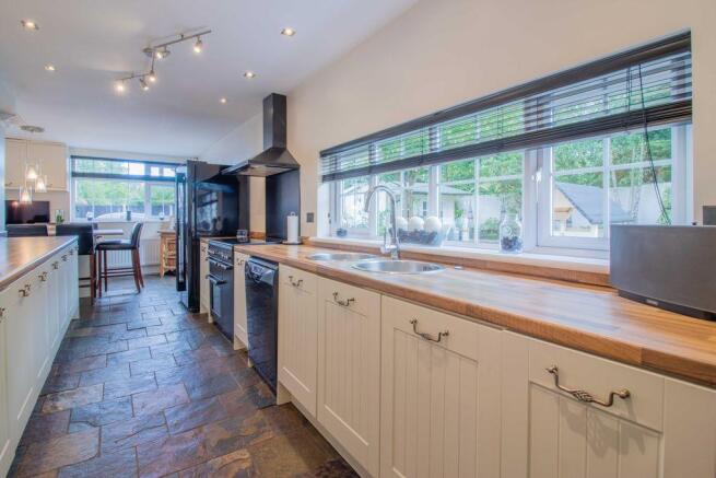 Kitchen/Breakfast Area