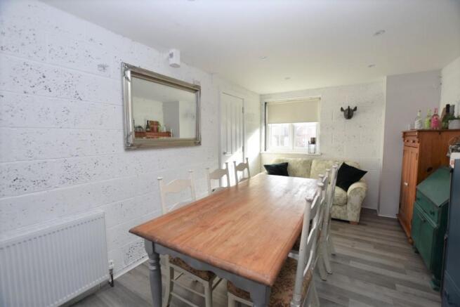Dining/bed 3/garage
