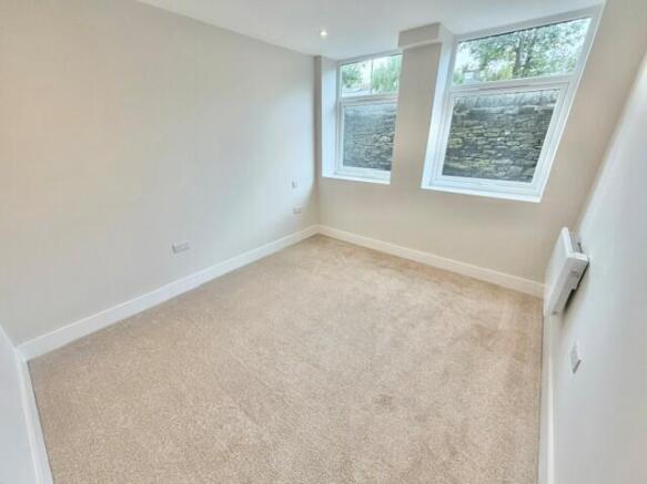2 bed Apartment to rent Image 5