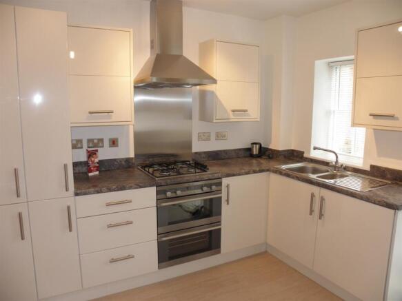 Kitchen 2.JPG