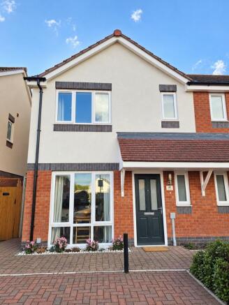 3-bed semi-detached on Hazelwell Avenue, Burton-On-Trent, DE14, £225,000