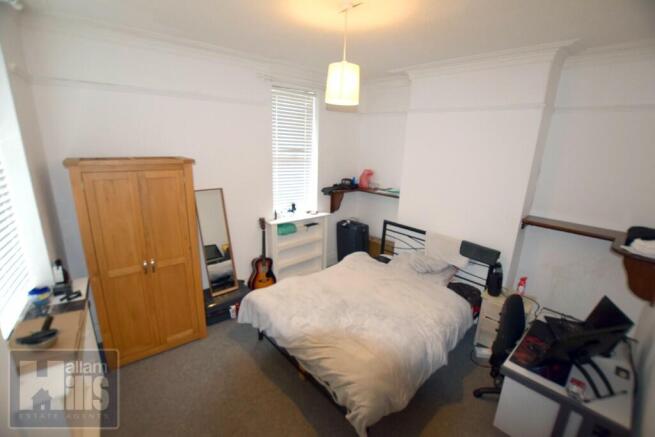 4 bed Terraced to rent Image 7