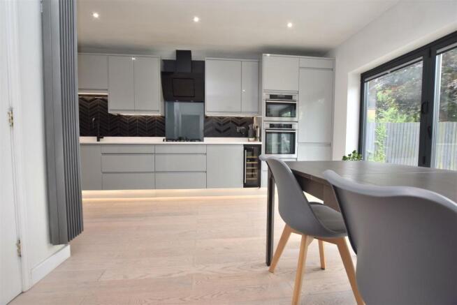 Superb Contemporary Dining Kitchen