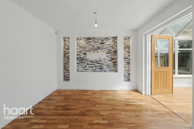 5 bed Detached for sale Image 10