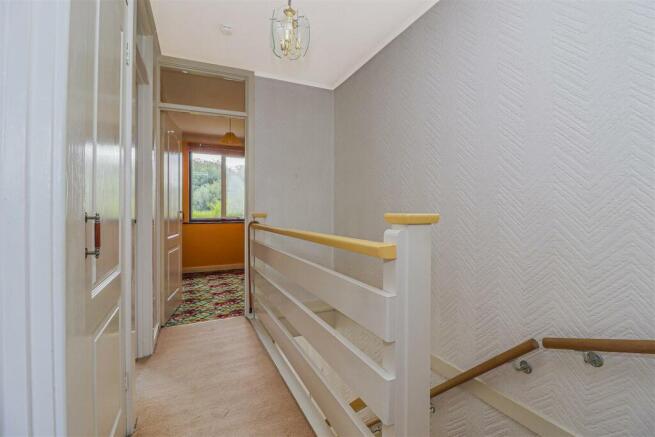 FIRST FLOOR LANDING